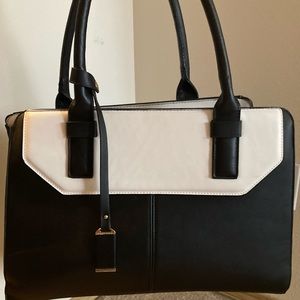 Womens purse- black and white